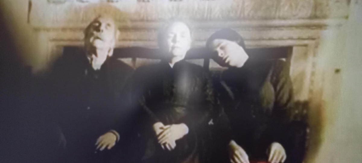 Вот эта фотография,которую нашла героиня Грейс.