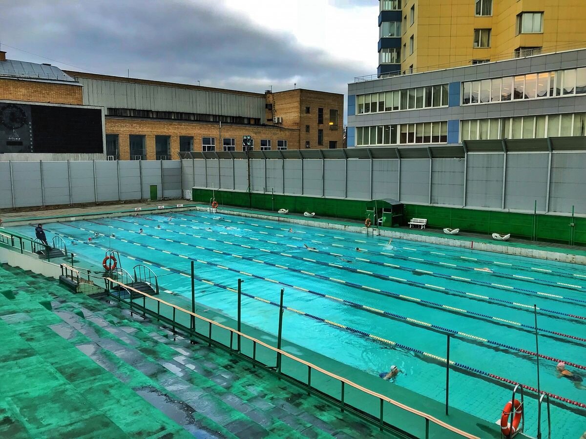 Спортивное сооружение бассейн. Московский Олимпийский центр водного спорта. Бассейн 50 метров Москва. Бассейн 50 метров Куркино. Открытый бассейн в Москве с подогревом.