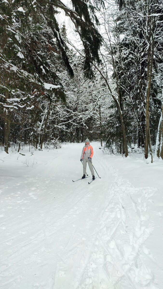 С приходом зимы⛄ и появлением устойчивого снежного покрова многие любители беговых лыж задаются вопросом, где можно спокойно покататься.-2