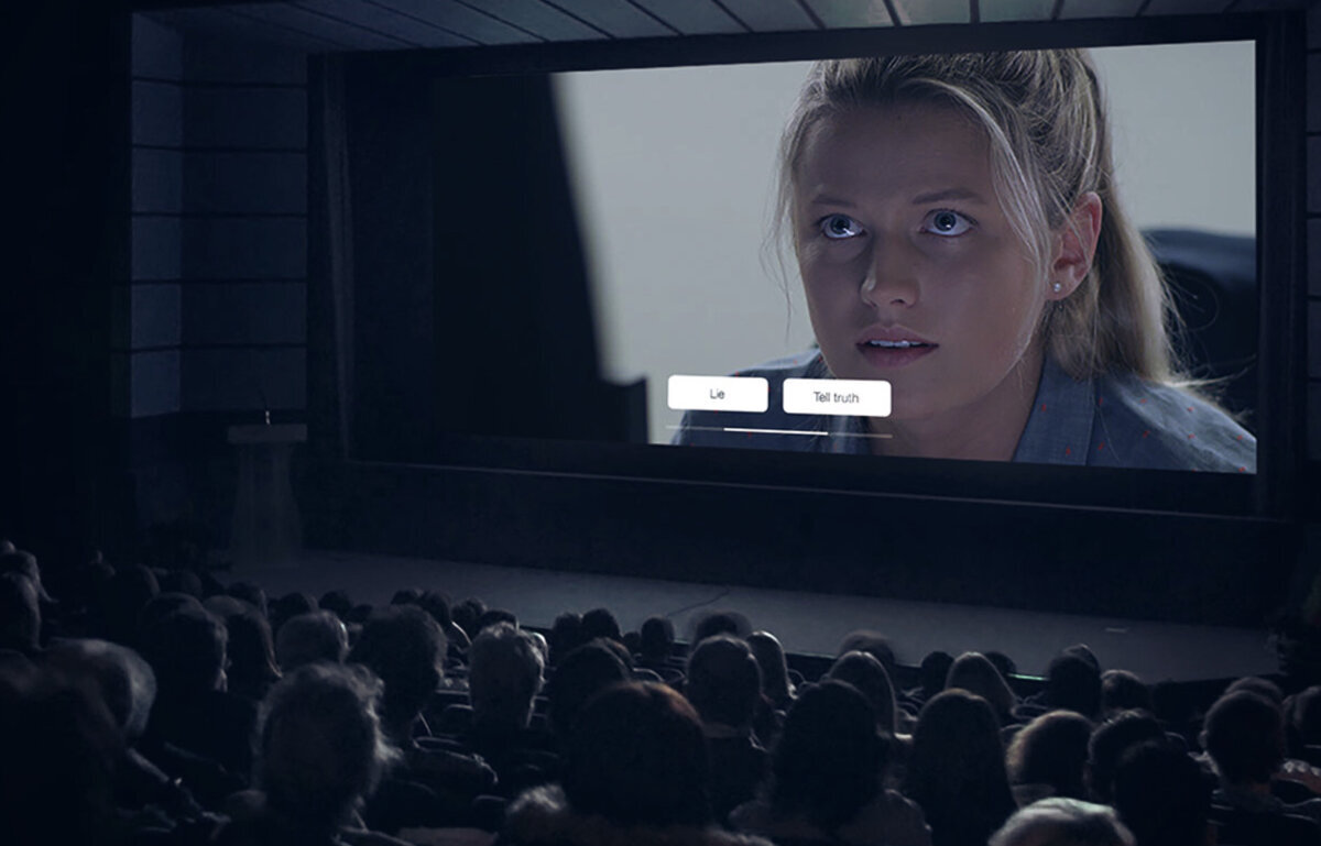 Фрагмент интерактивного кинофильма «Late Shift» (в Российском кинопрокате «Ночная игра»)