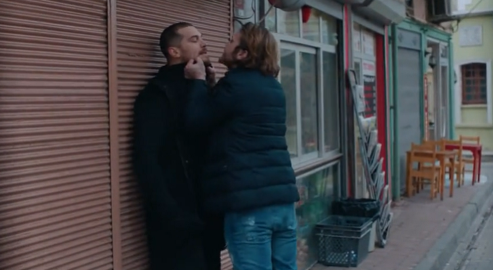 Кадр из сериала "Внури"