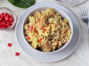 Рецепт плова с гранатом из пропаренного круглого риса