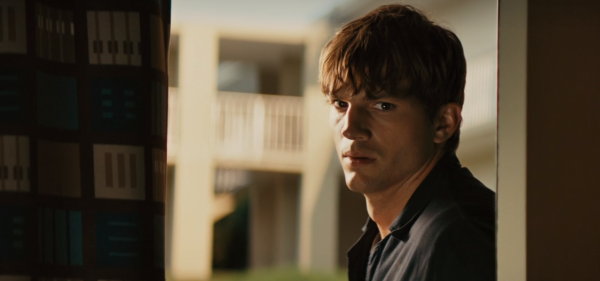 Эштон Кутчер. Кадр из кинофильма "Киллеры", 2010 г., режиссер Роберт Лукетич, сценаристы Боб ДеРоса, Тед Гриффин, композитор Рольф Кент (скриншот)