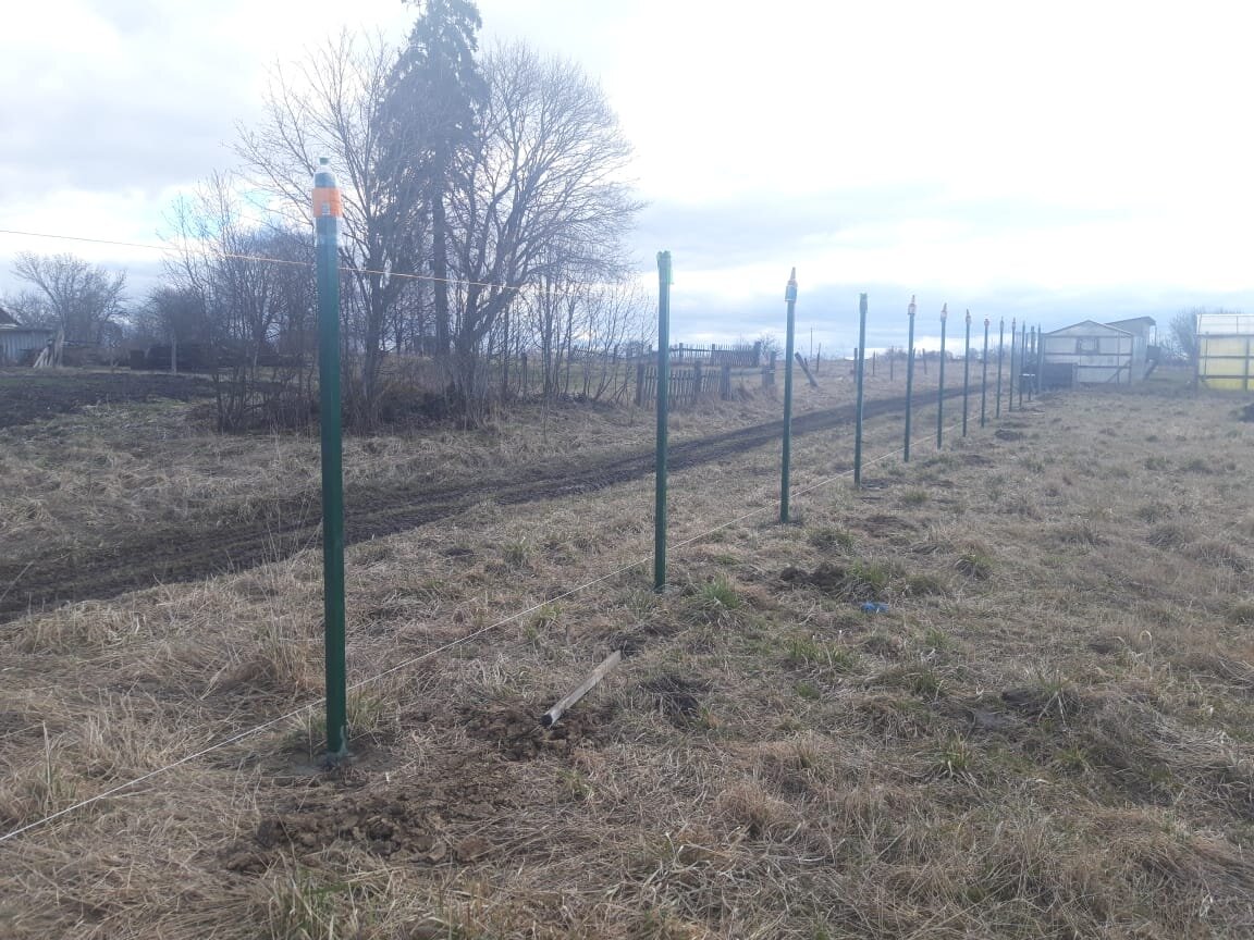 Забетонировали столбы