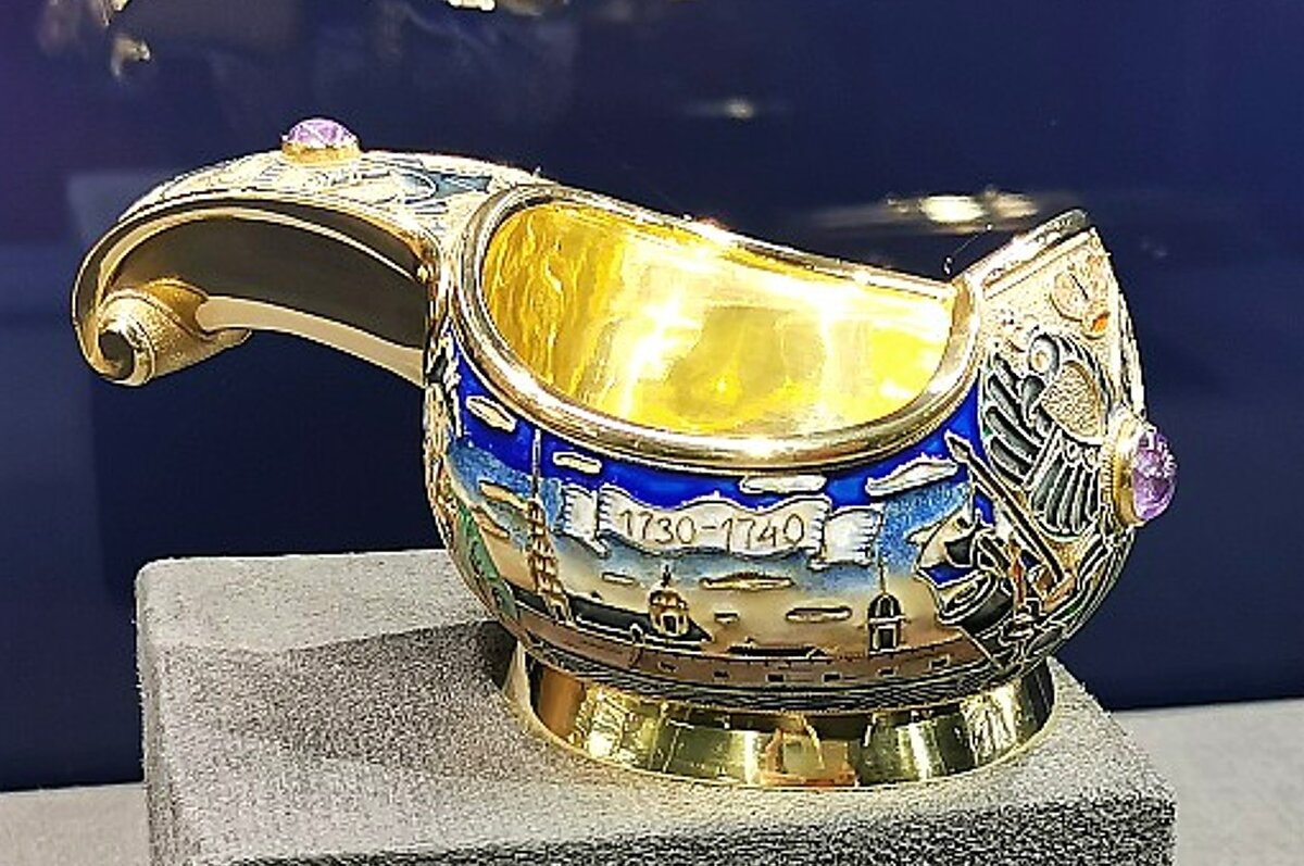 Автор А. Донцов. Эмаль, золочение, серебро, аметисты. скань, чеканка. Фото автора