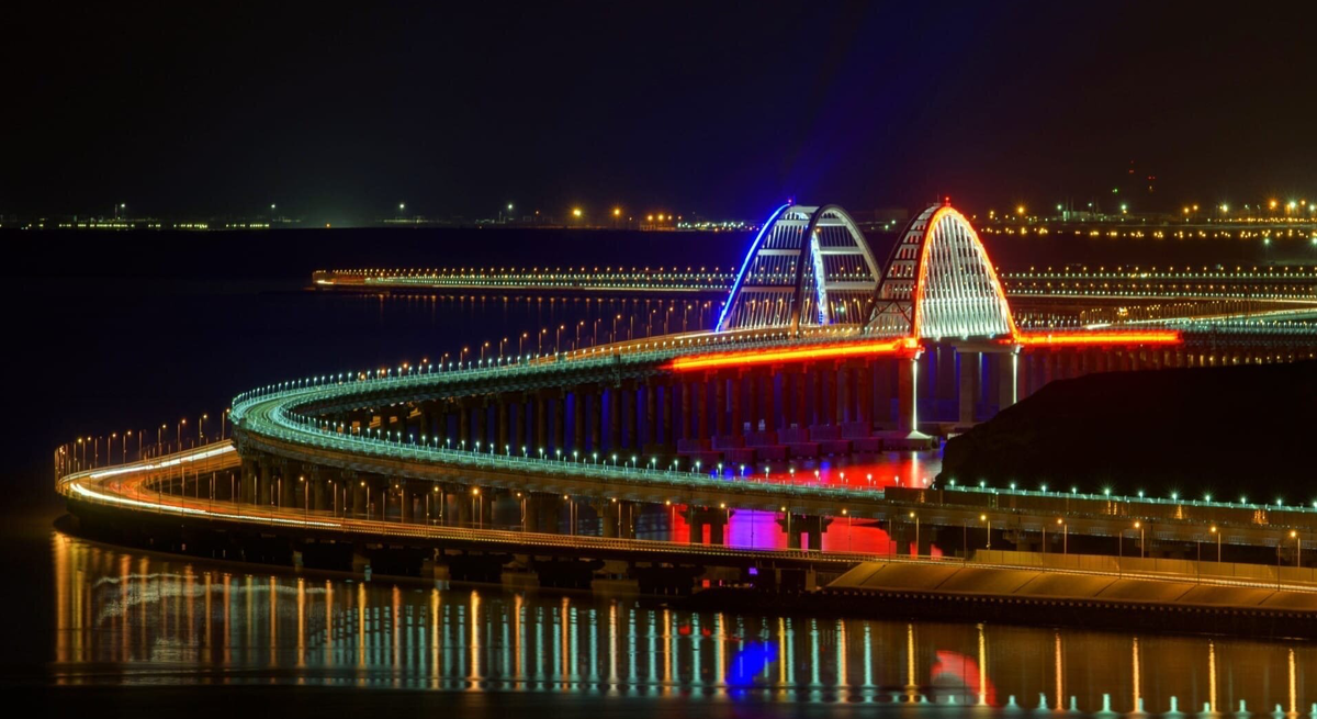 Мост крымский ночью