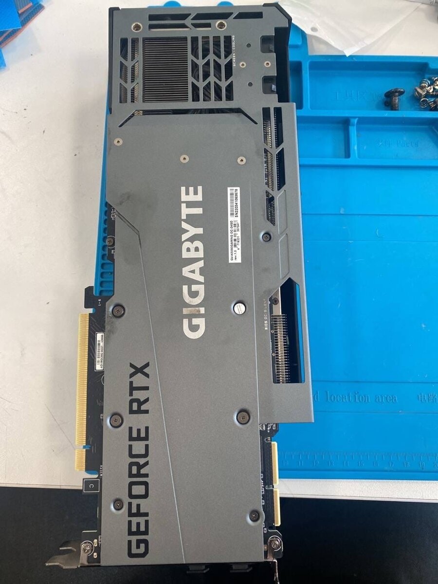 Фото обратной стороны видеокарты