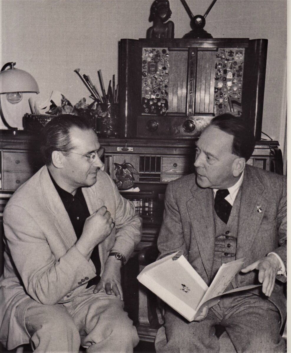 
Ученик и учитель: А. Житомирский и Дж. Хартфильд, 1958