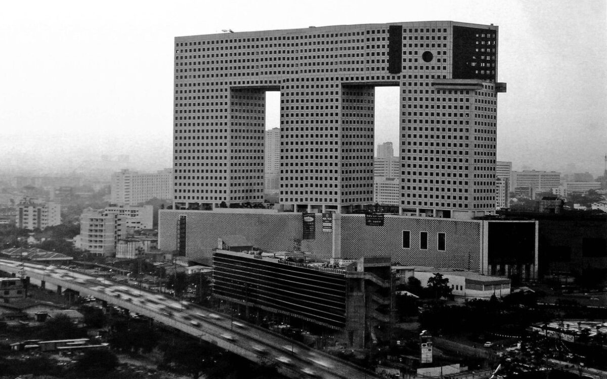 Elephant Building на стадии строительства – ещё с пустой головой