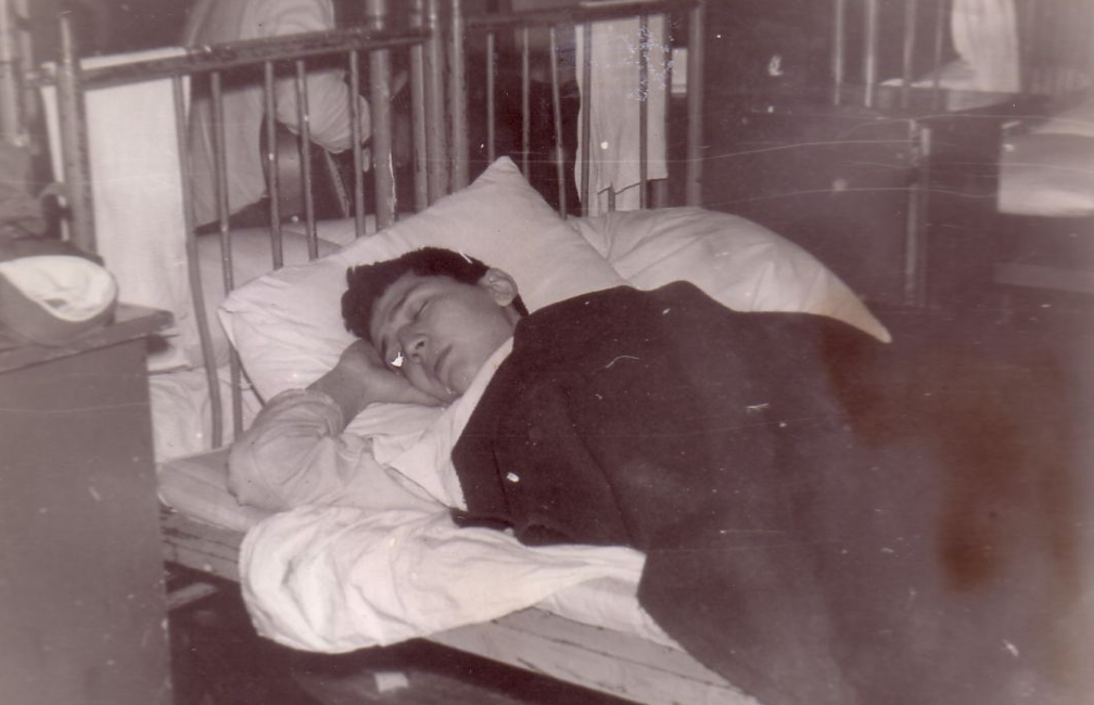 В казарме после отбоя