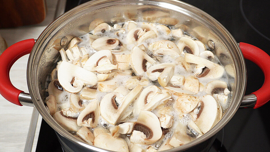 Шампиньоны промыть. Грибы в духовке шампиньоны целиком. Как замариновать шампиньоны. Жареные шампиньоны. Шампиньоны для запекания.