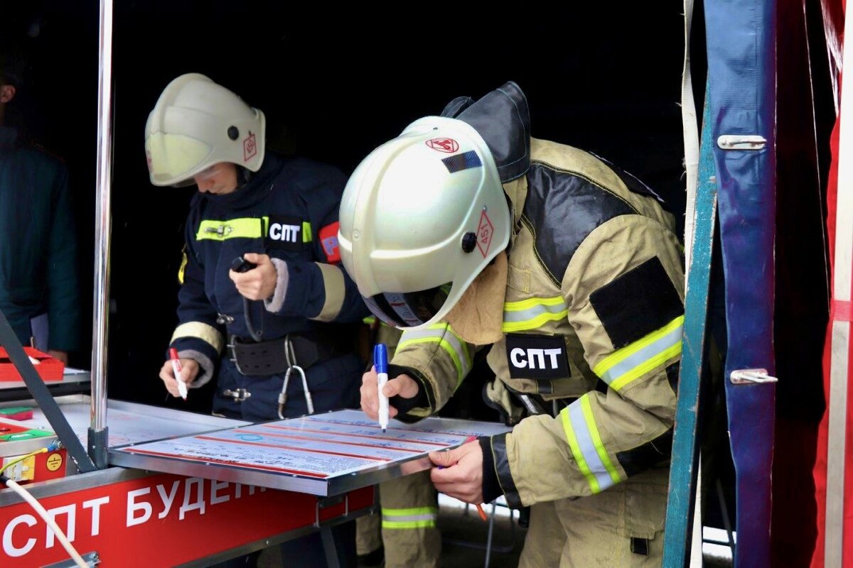 спасательные службы. штаб пожаротушения на пожаре. работа службы пожаротушения. работа службы пожаротушения. служба пожаротушения свердловской области.