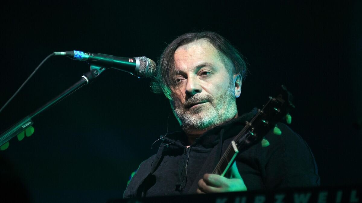    Участник группы "Агата Кристи" Вадим Самойлов на XIII-ом ежегодном музыкальном фестивале "Чартова дюжина" © РИА Новости / Максим Блинов