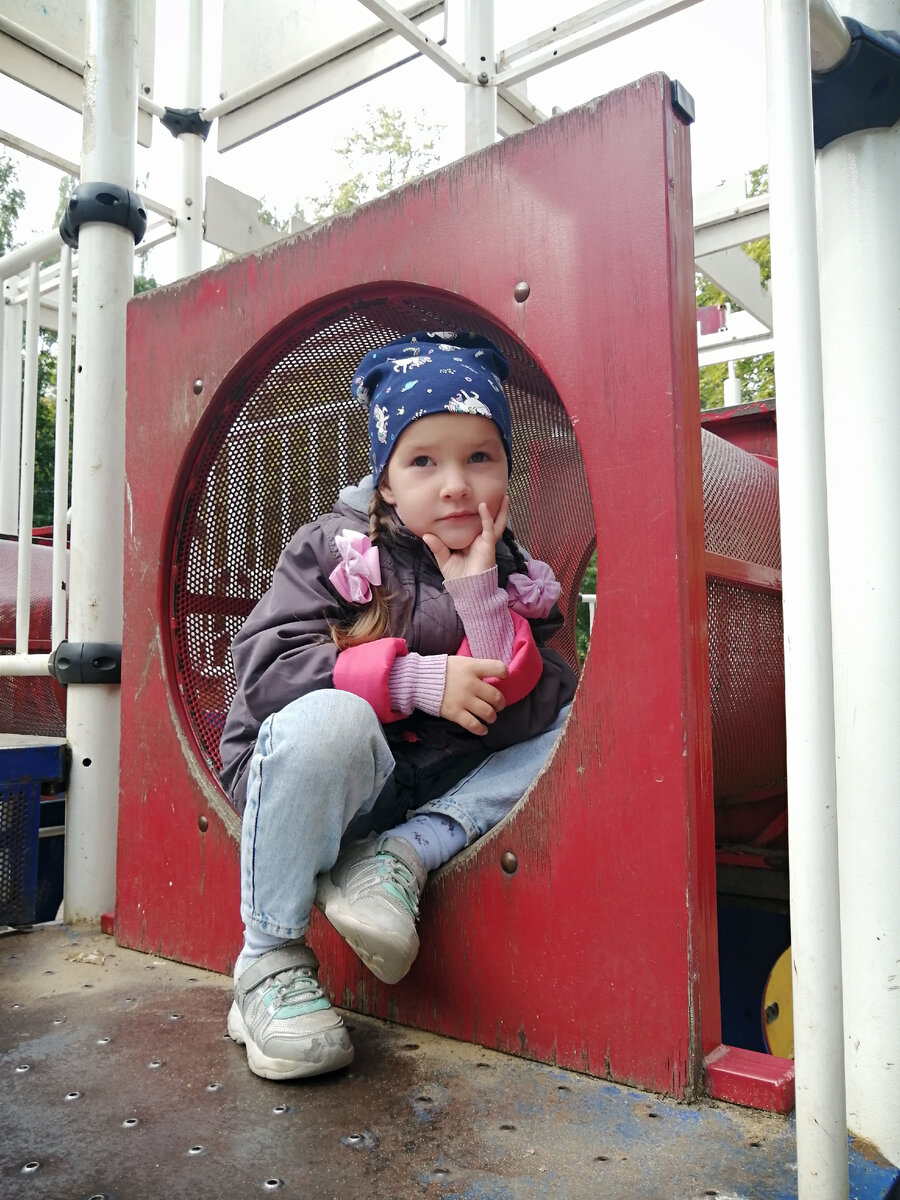 Вот такая у меня деловая колбаса собралась идти на спортивные-бальные танцы.