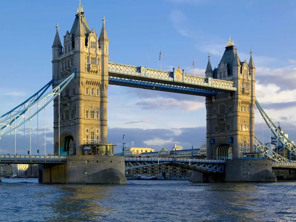 Лондонский мост рухнул. Устоит ли Лондон, да и вся Англия?