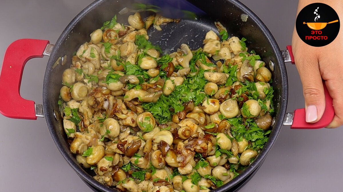 Быстрый и вкусный жюльен с курицей и грибами на сковороде менее, чем за  полчаса | Евгения Полевская | Это просто | Дзен