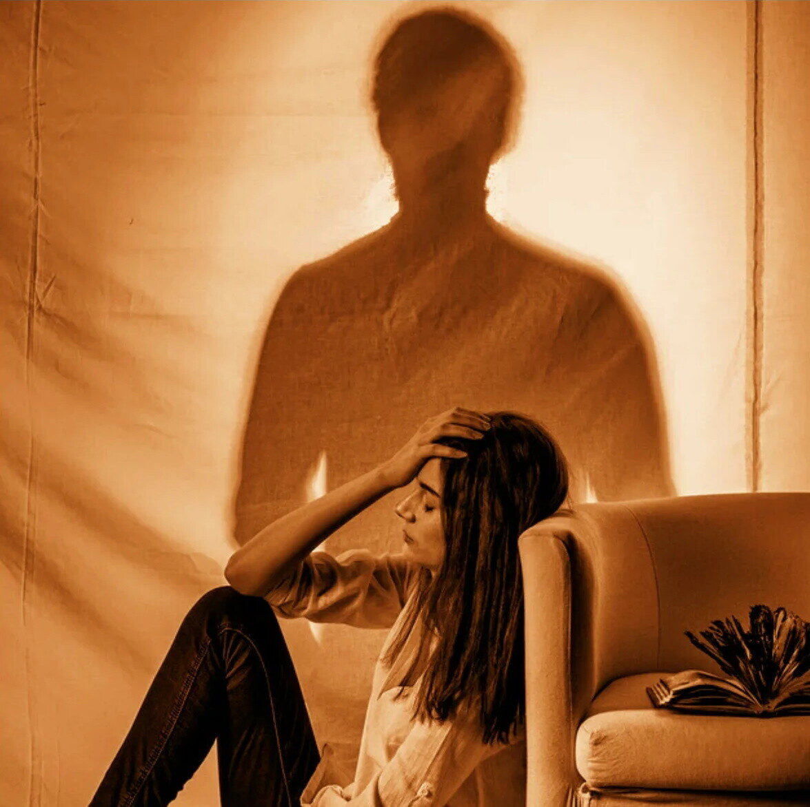 У каждого человека есть то, что он тяжело пытался забыть, но это очень не легко давалось... Особенно если это связанно с чувствами и любовью... 