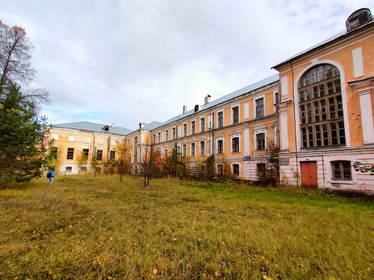 Усадьба Воронцовых со стороны парка