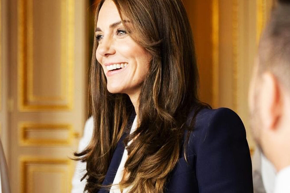     «Мне с вами приятно»: Кейт Миддлтон в наряде от любимого бренда встретилась с британскими моряками