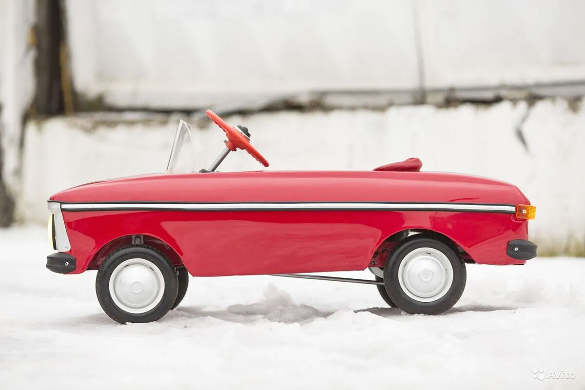 Детский педальный автомобиль марки «Москвич»