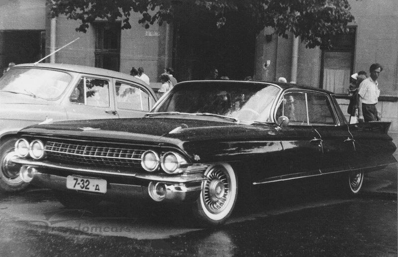 Cadillac Sedan deVille 4 Window 1961 года - вероятный предмет мечтаний м-ра Томпсона.