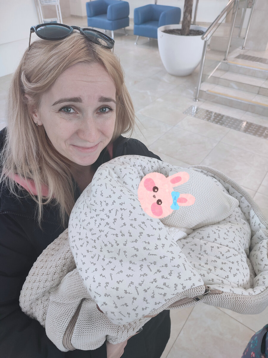 Лицо закрыла, извините, не имею права выставлять чужого ребёнка без разрешения