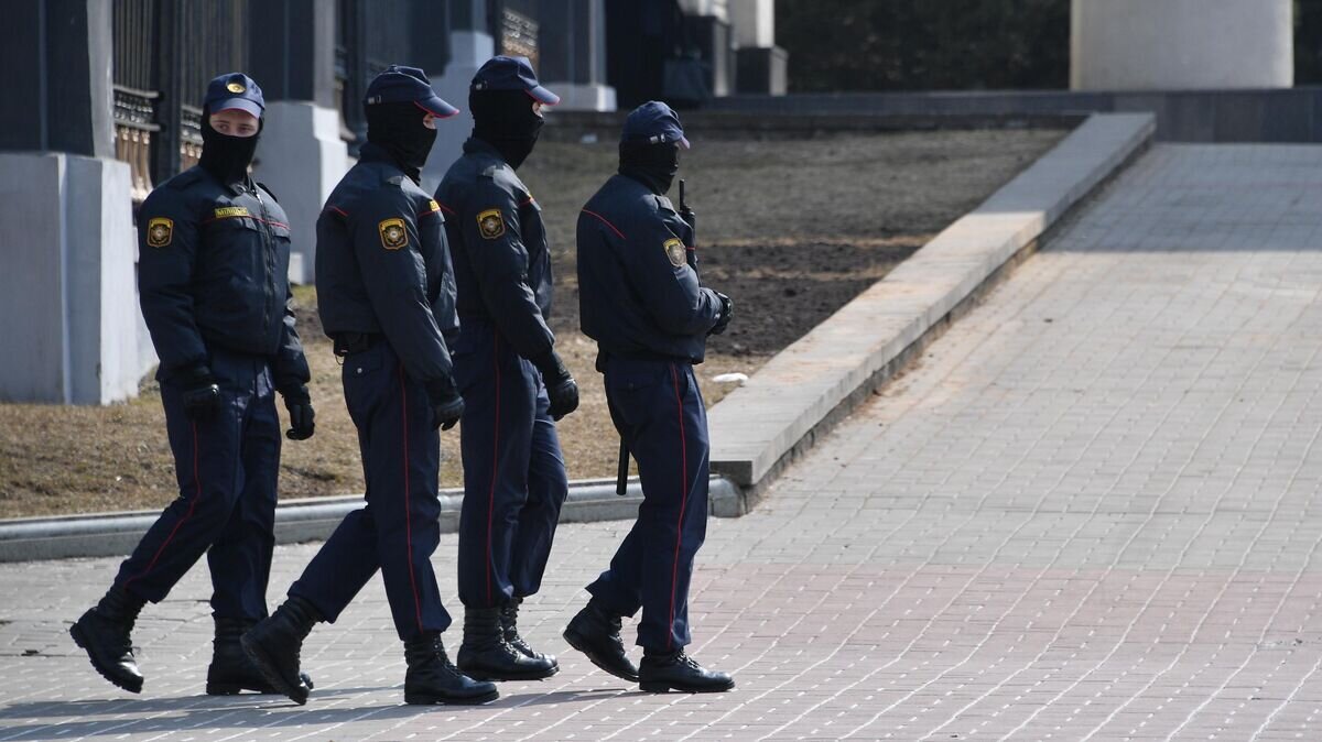    Сотрудники правоохранительных органов во время несанкционированной акции протеста в Минске© Sputnik / Виктор Толочко