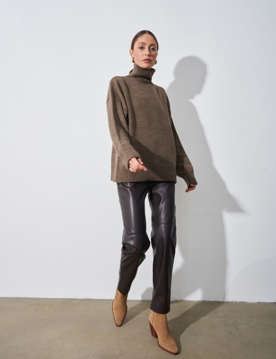 Фото с сайта www.wildberries.ru, cвитер Kyrochki-na, артикул 17379343