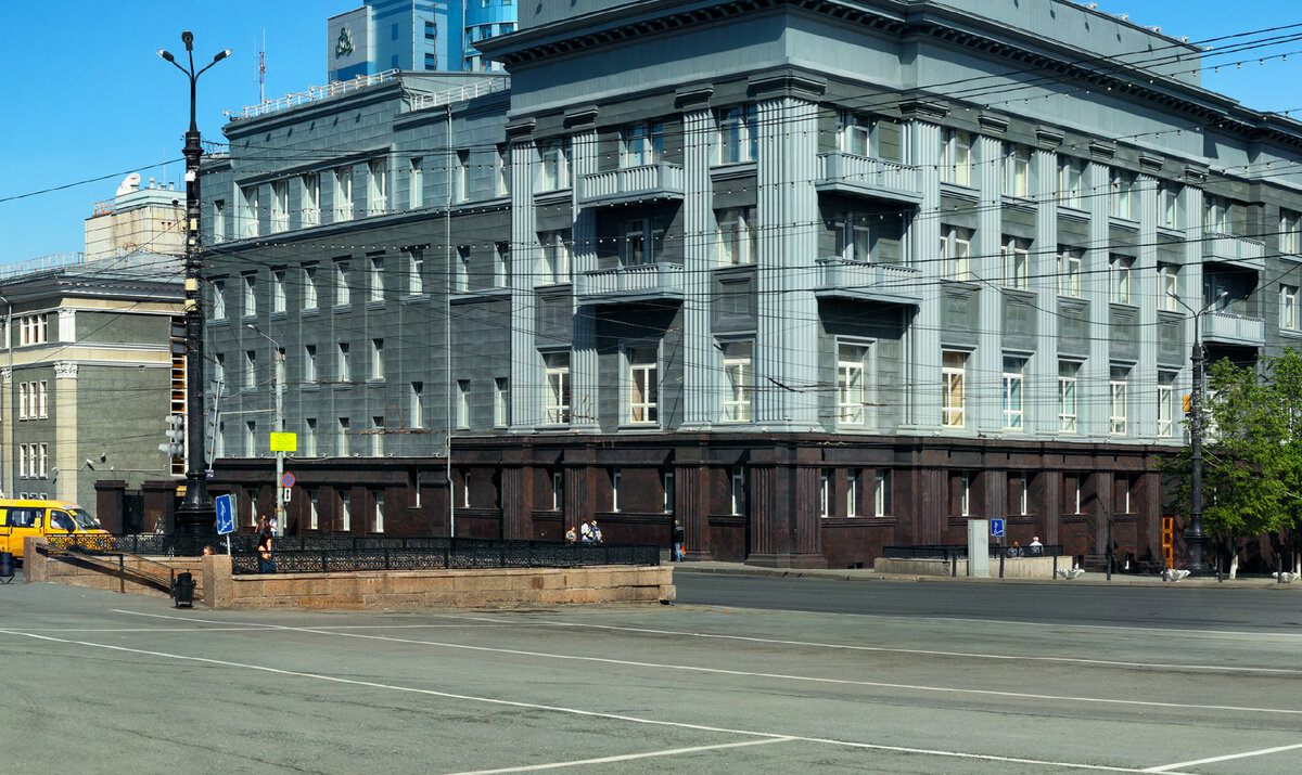 Здание челябинск фото