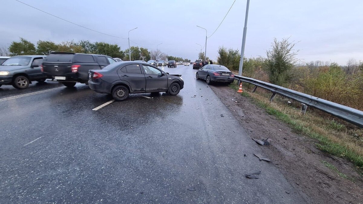  📷    Тройное ДТП на Илекском шоссе: водителя, выехавшего на встречку, увезли в больницу Андрей Севостьянов