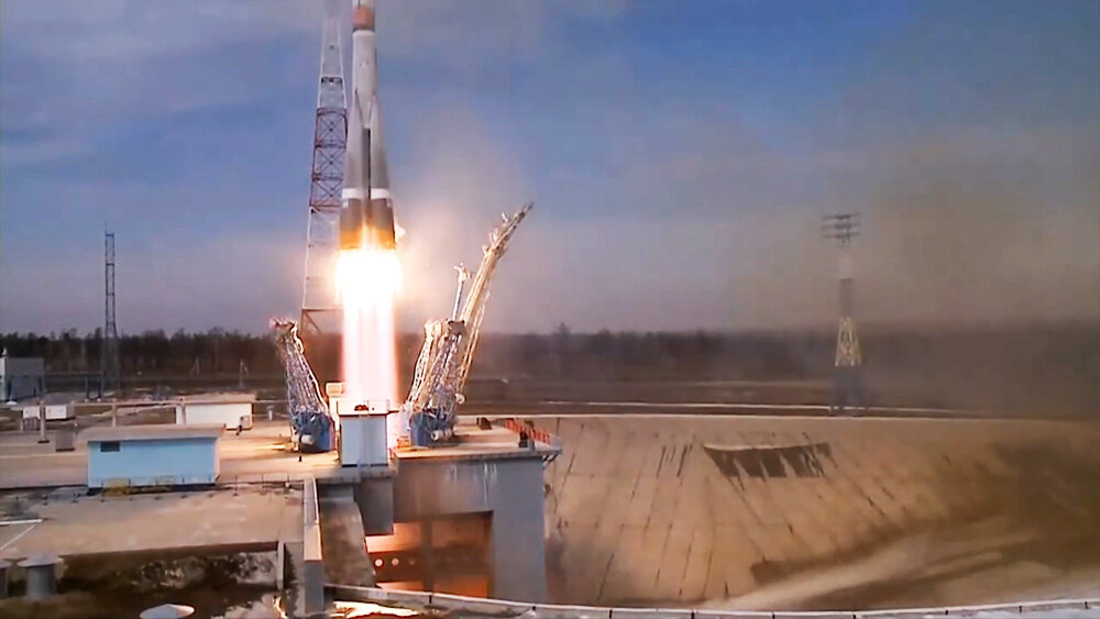  На старте ракета . Космодром.  "Восточный". фото: картинки яндекса.