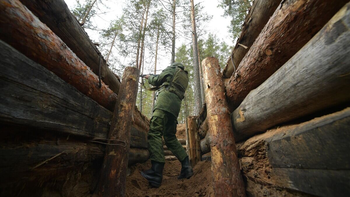    Мобилизованный гражданин во время занятий по боевой подготовке на базе военного полигона в Ленинградской области© РИА Новости / Александр Гальперин