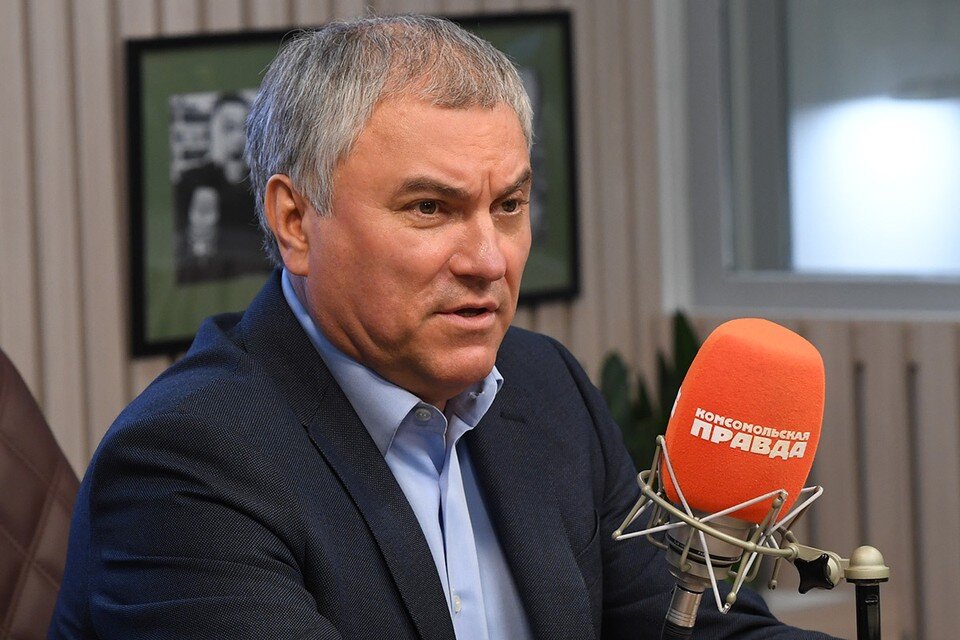     Председатель Госдумы РФ Вячеслав Володин в студии Радио "Комсомольская правда". Михаил ФРОЛОВ