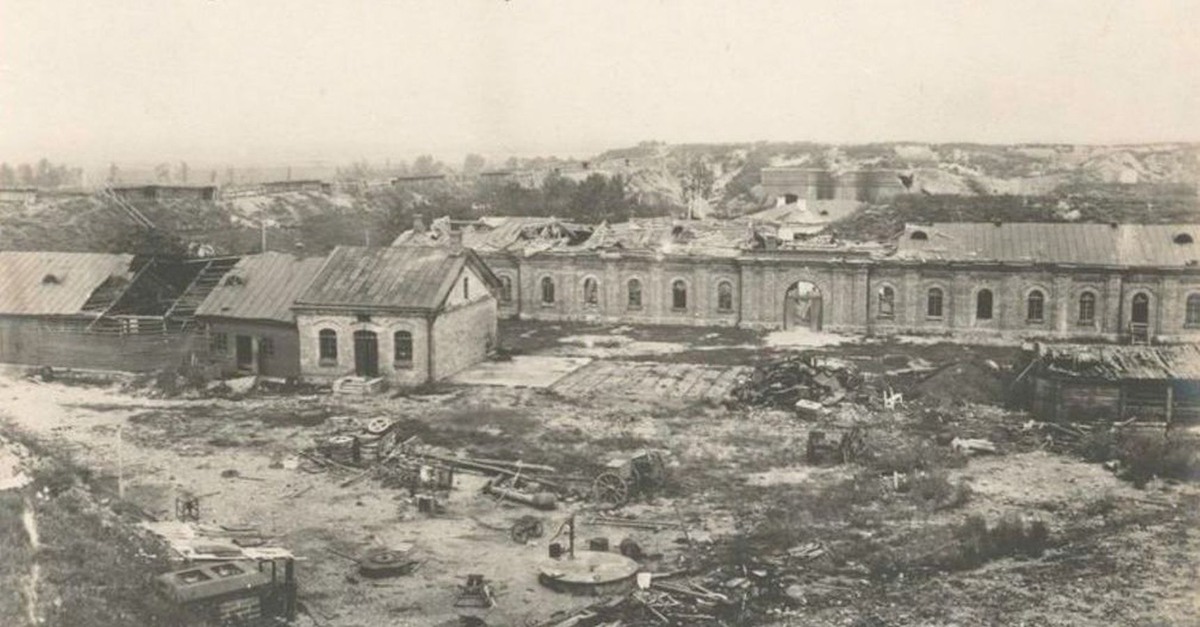 Взорванные казармы крепости Осовец