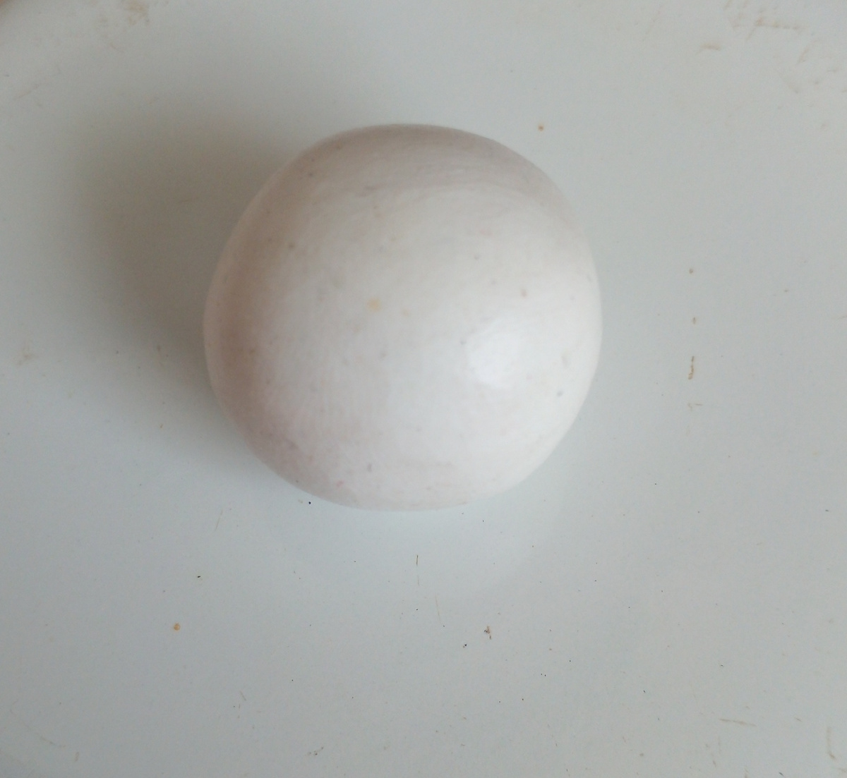 Часто протирайте особенно белую полимерную глину влажной салфеткой, пыль летит со всех сторон<3