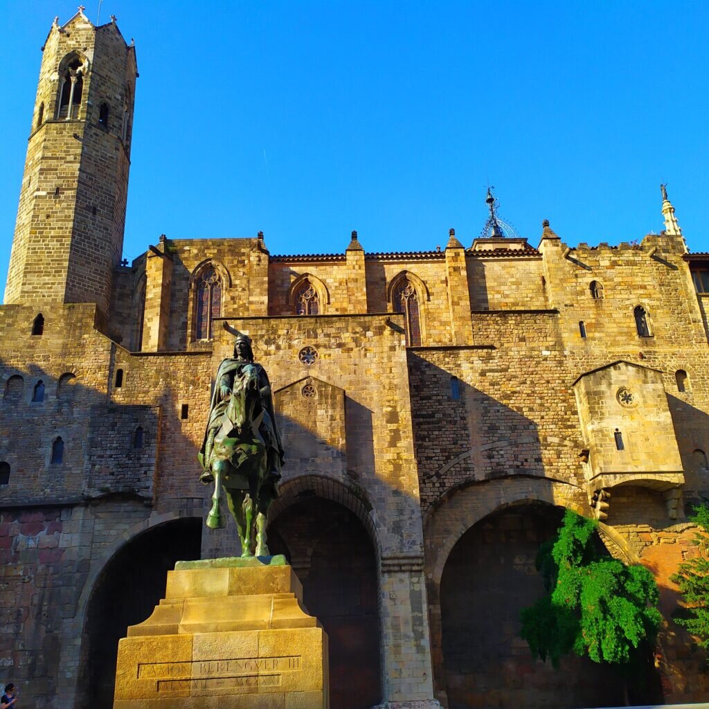 Большой Королевский дворец в Готическом квартале Барселоны