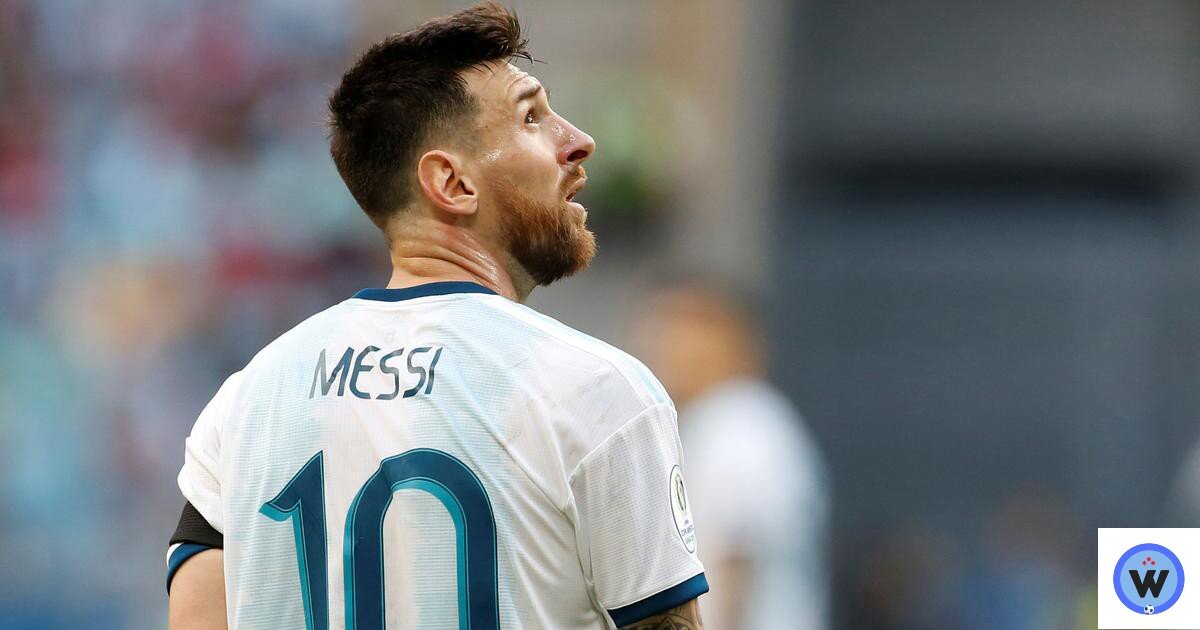 Месси после одного из матчей сборной.