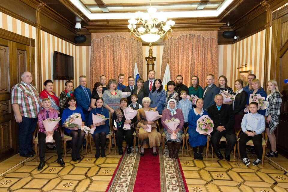     В Томской области 16 многодетных семей представлены к награде «Родительская доблесть».  Пресс-служба администрации Томской области