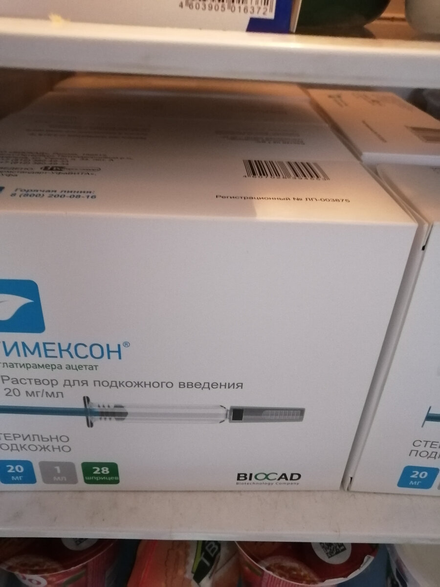 Места в холодильнике снова почти нет, целая полка занята