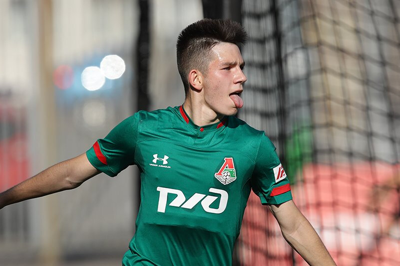 В форме паровозных проводниц