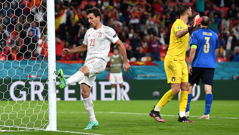 Футболисты сборной испании. Испания футбол. Мбаппе сборная франции. Испания 1 2 финала. Команды испании.