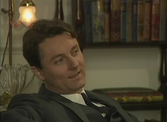 Аден Джиллетт в роли Джека Мэддокса в телесериале ВВС "Дом сестер Элиотт"