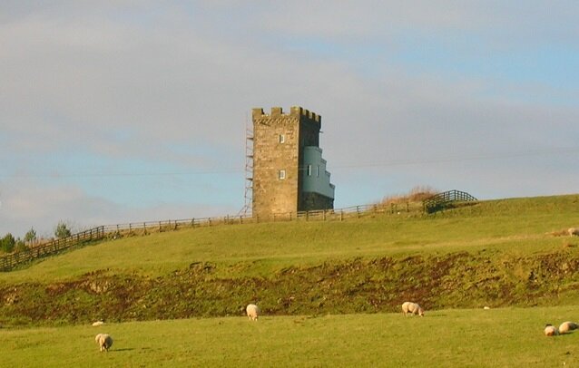 Изуродованная башня комплекса Caldwell Tower