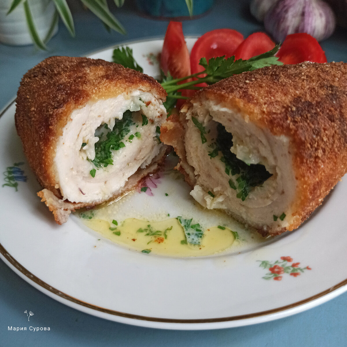 Это хит моего детства, первый раз я попробовала котлету по-киевски, когда родители взяли меня в ресторан.