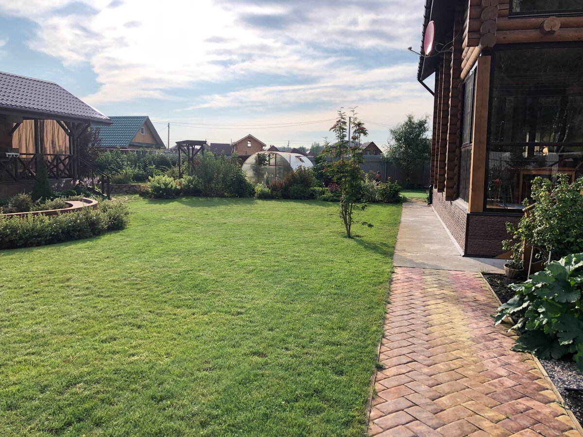 Снято от входной калитки