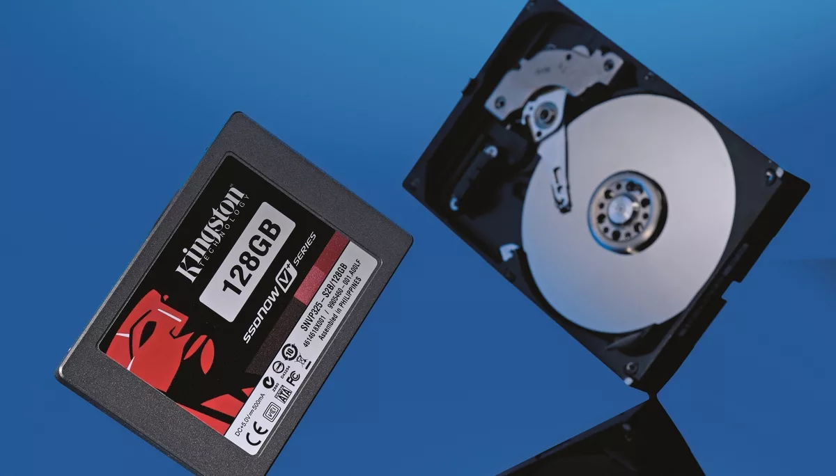 Минусы ссд. SSD B HDD. Hard Drive HDD SSD. Жесткий диск ссд и HDD. SSD vs HDD.