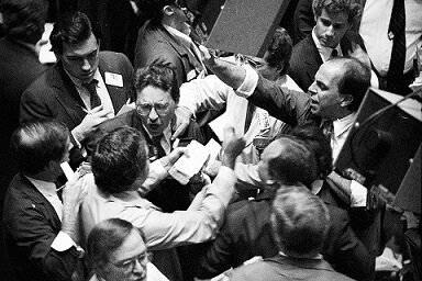 До автоматизации биржи накал страстей и шум стоял невероятный. Иногда доходило до драк.