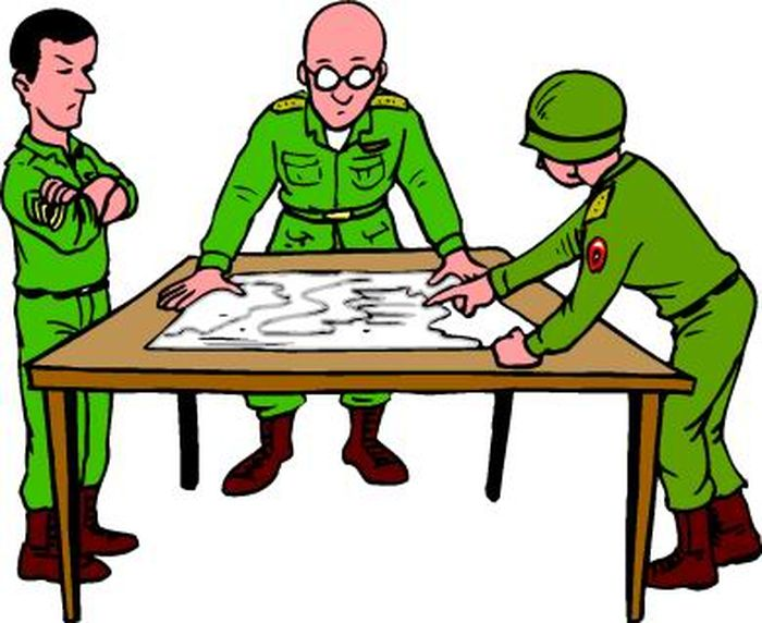 Нанести обстановку. Склонились над картой. Солдаты за столом. Военный за столом. Военные склонились над картой.