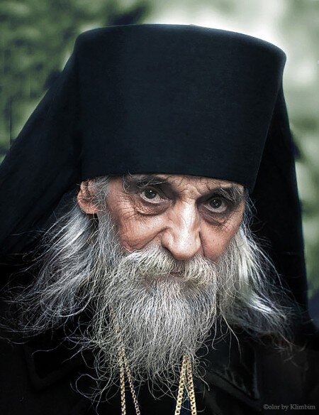 Все знавшие отца Серафима безоговорочно считают его святым. Источник: http://www.усовохрам.рф/prosvet-center/starec-arhimandrit-serafim-tyapochkin