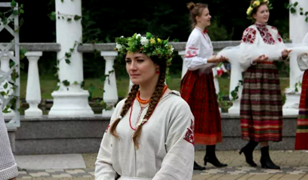 Актриса Вероника Пляшкевич в роли Павлины Мяделки